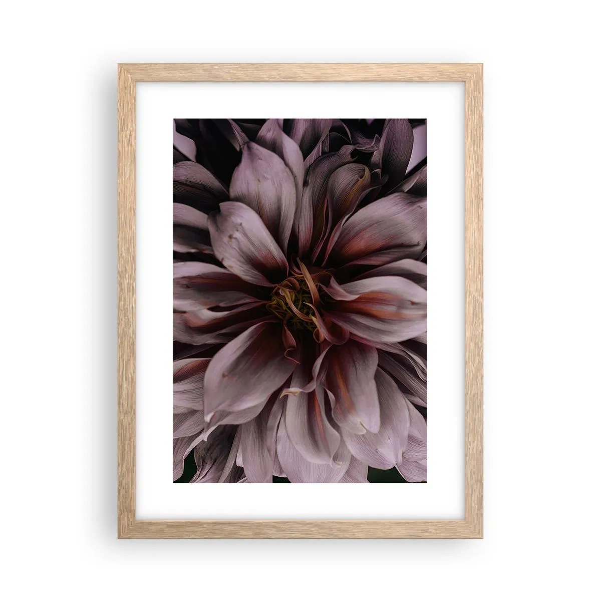 Een poster in een licht eiken lijst - Een bloemenhart - 30x40 cm