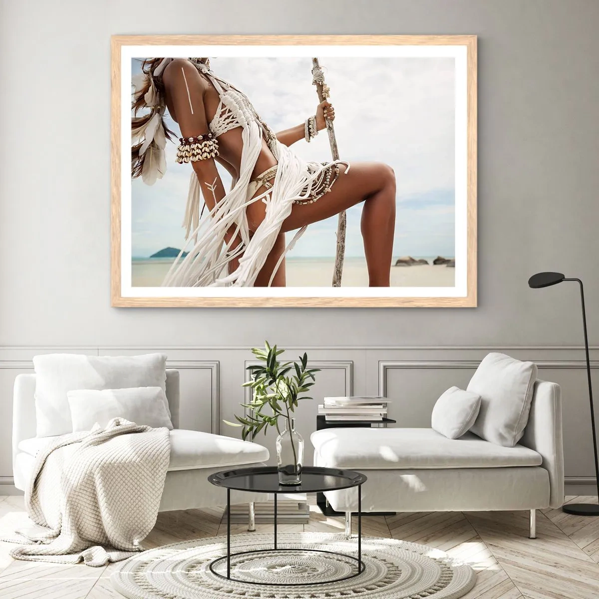 Een poster in een licht eiken lijst - Een priesteres van de zon - 91x61 cm