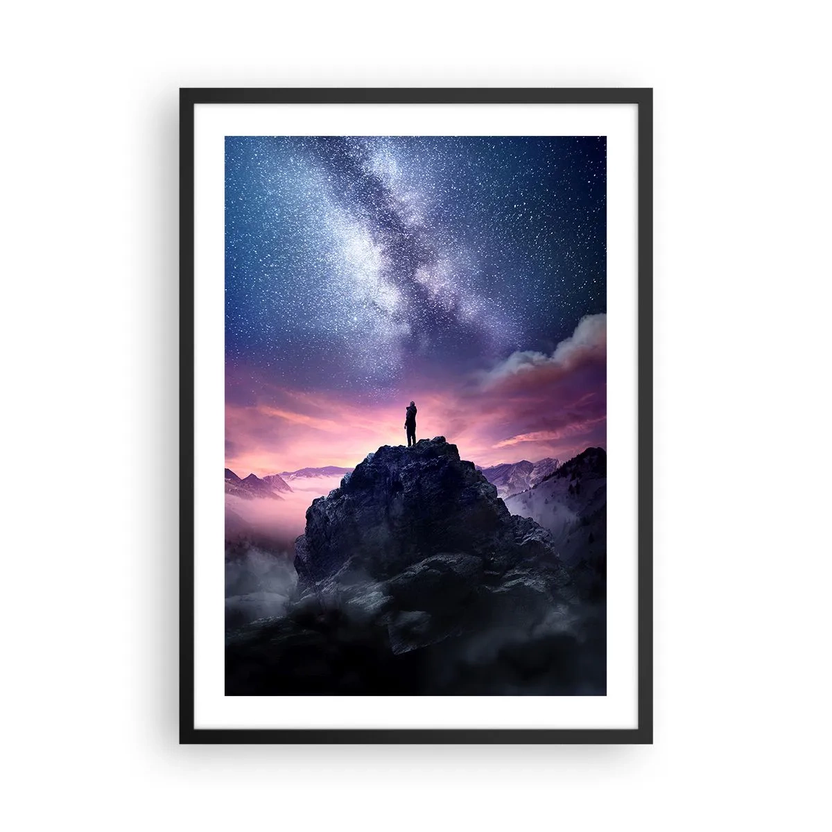 Poster in een zwarte lijst - Silhouet van een persoon op een bergtop onder een sterrenhemel - 50x70cm - En hij voelde het leven - Moderne wanddecoratie voor woonkamer en slaapkamer ARTTOR