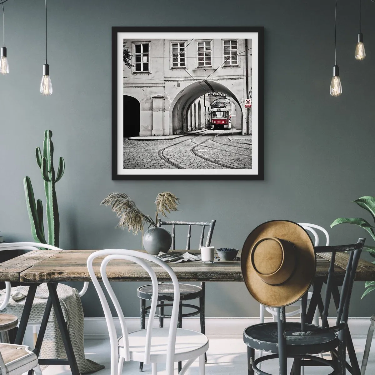 Poster in een zwarte lijst - Door het doolhof van de stad - 30x30 cm