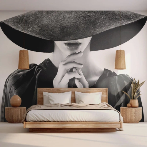 Fotobehang Premium Canvas - Verborgen schoonheid - Vrouw In Een Hoed, Dameshanden, Mode - 500x350 cm