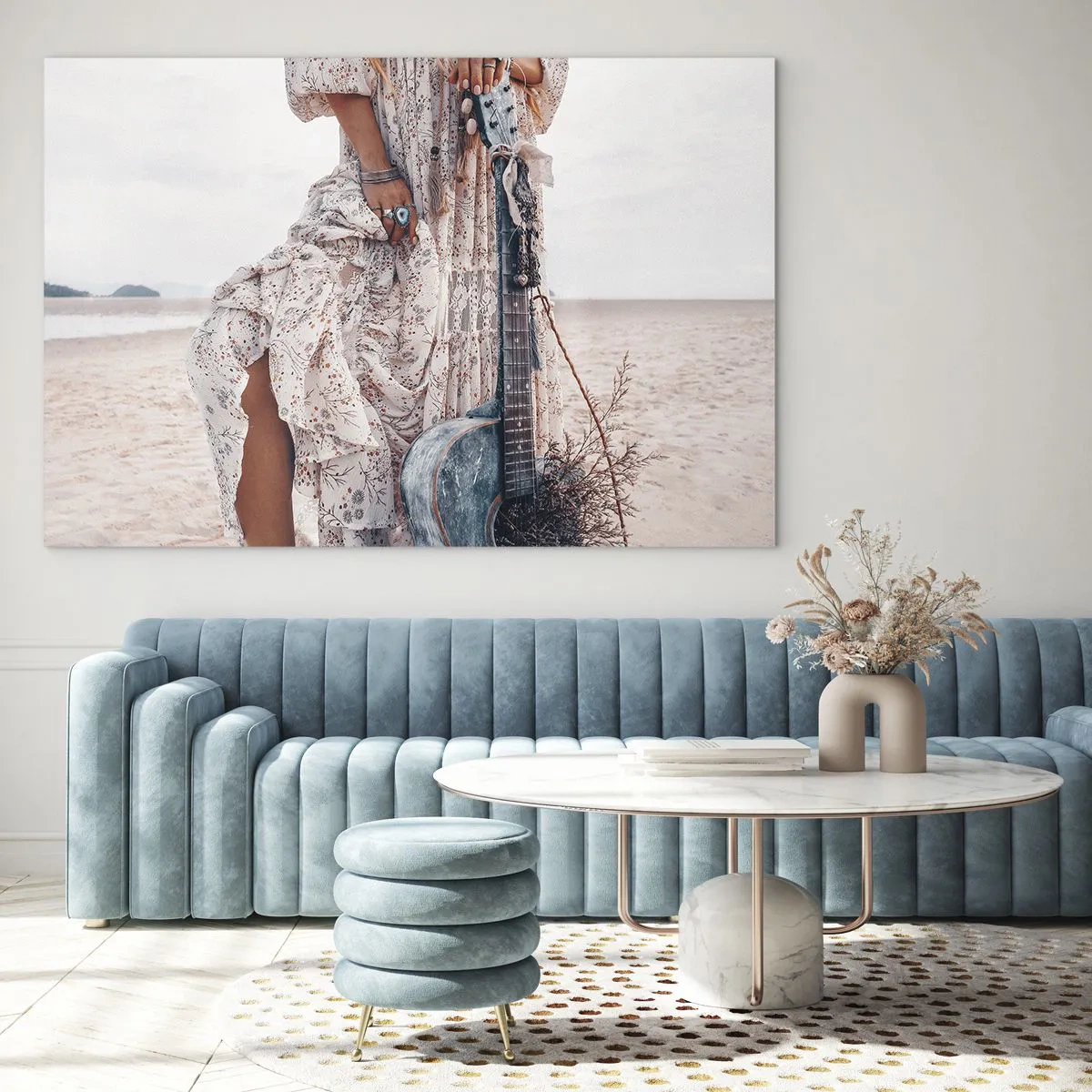 Schilderen op glas - Vrouw in boho-stijl met gitaar op een leeg strand - 70x50cm - Kinderen bloemen onderweg - Moderne wanddecoratie voor woonkamer en slaapkamer ARTTOR