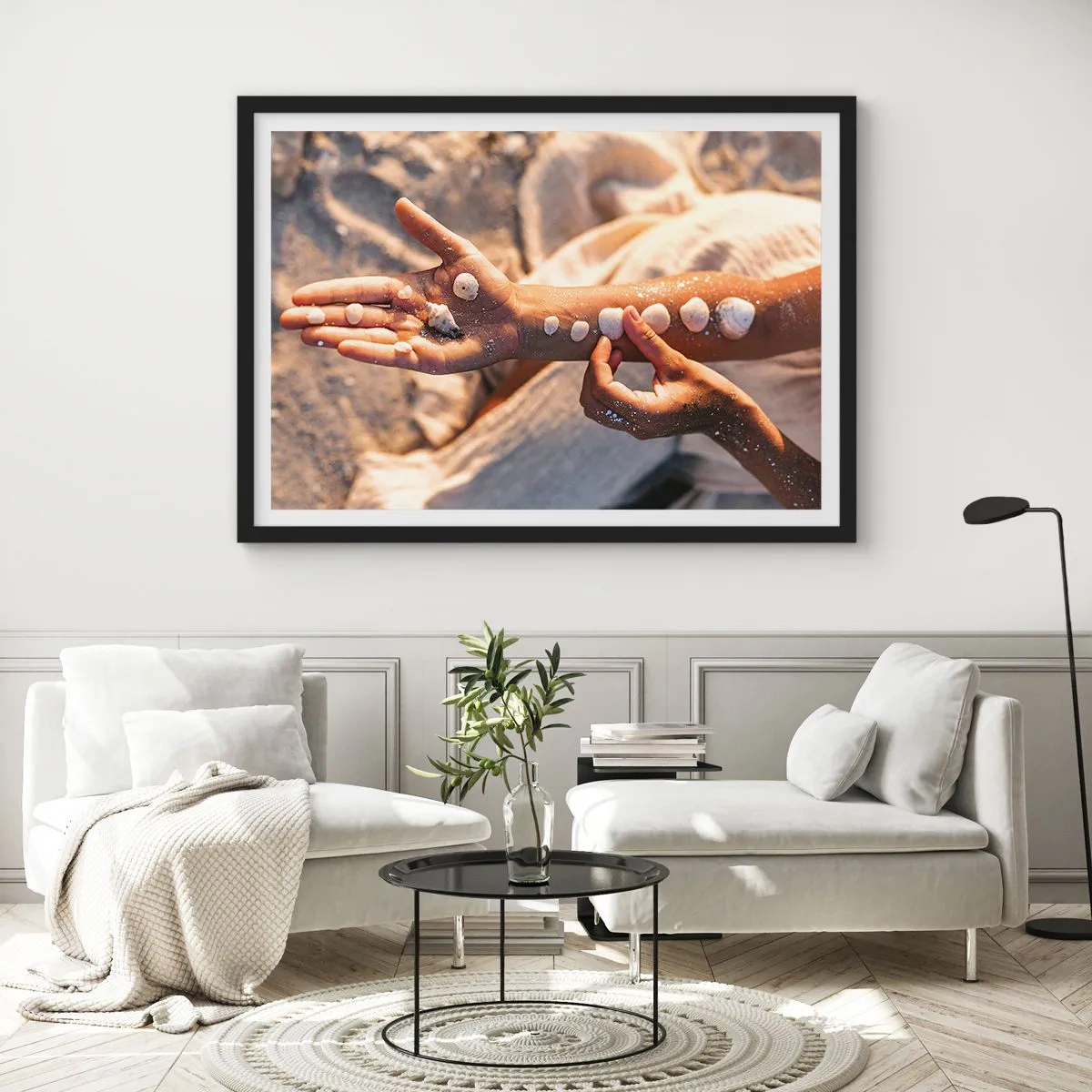 Poster in een zwarte lijst - Schoonheid binnen handbereik - 50x40 cm