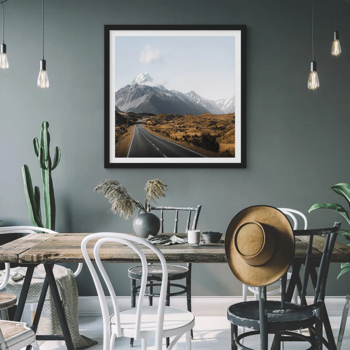 Poster in een zwarte lijst - De weg naar het hart van de bergen - 60x60 cm