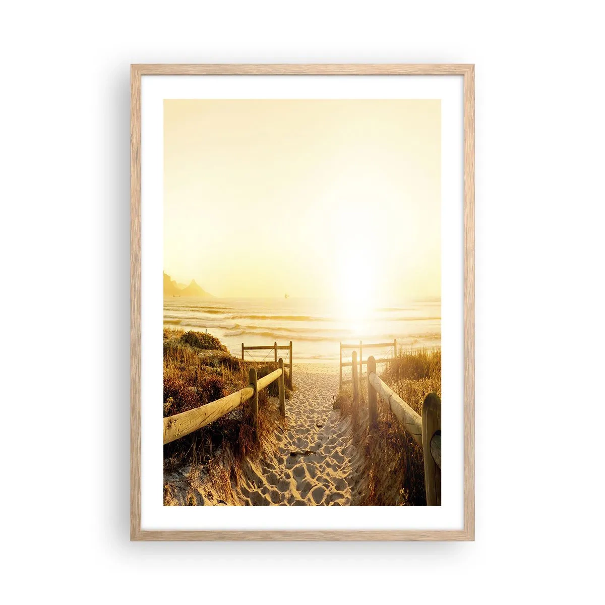 Een poster in een licht eiken lijst - Over het duin, richting de zon - 50x70 cm