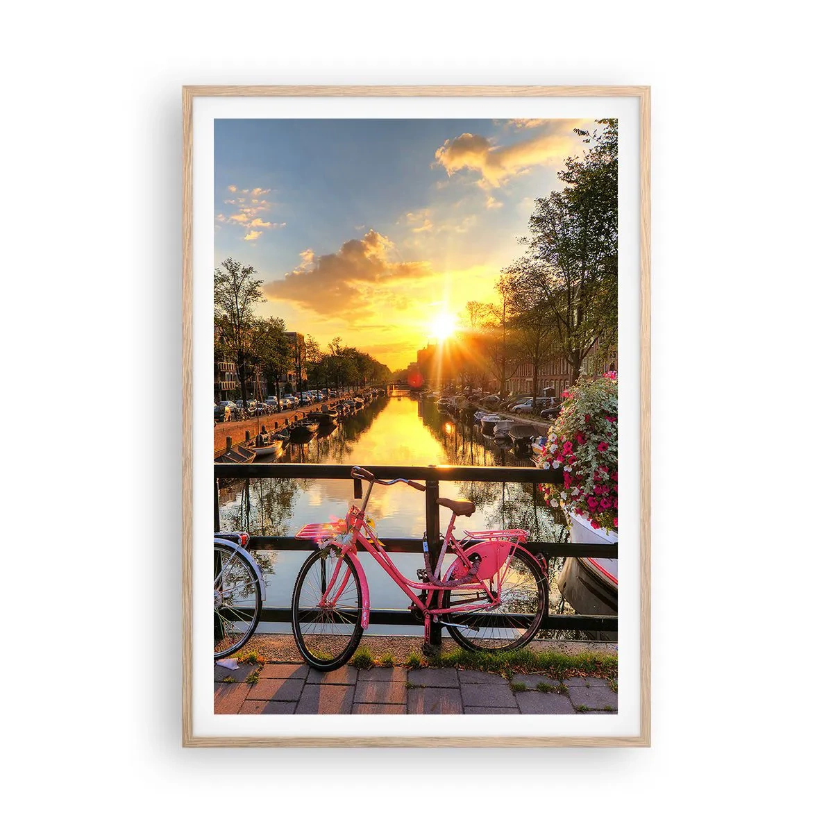 Een poster in een licht eiken lijst - Lenteochtend in Amsterdam - 70x100 cm