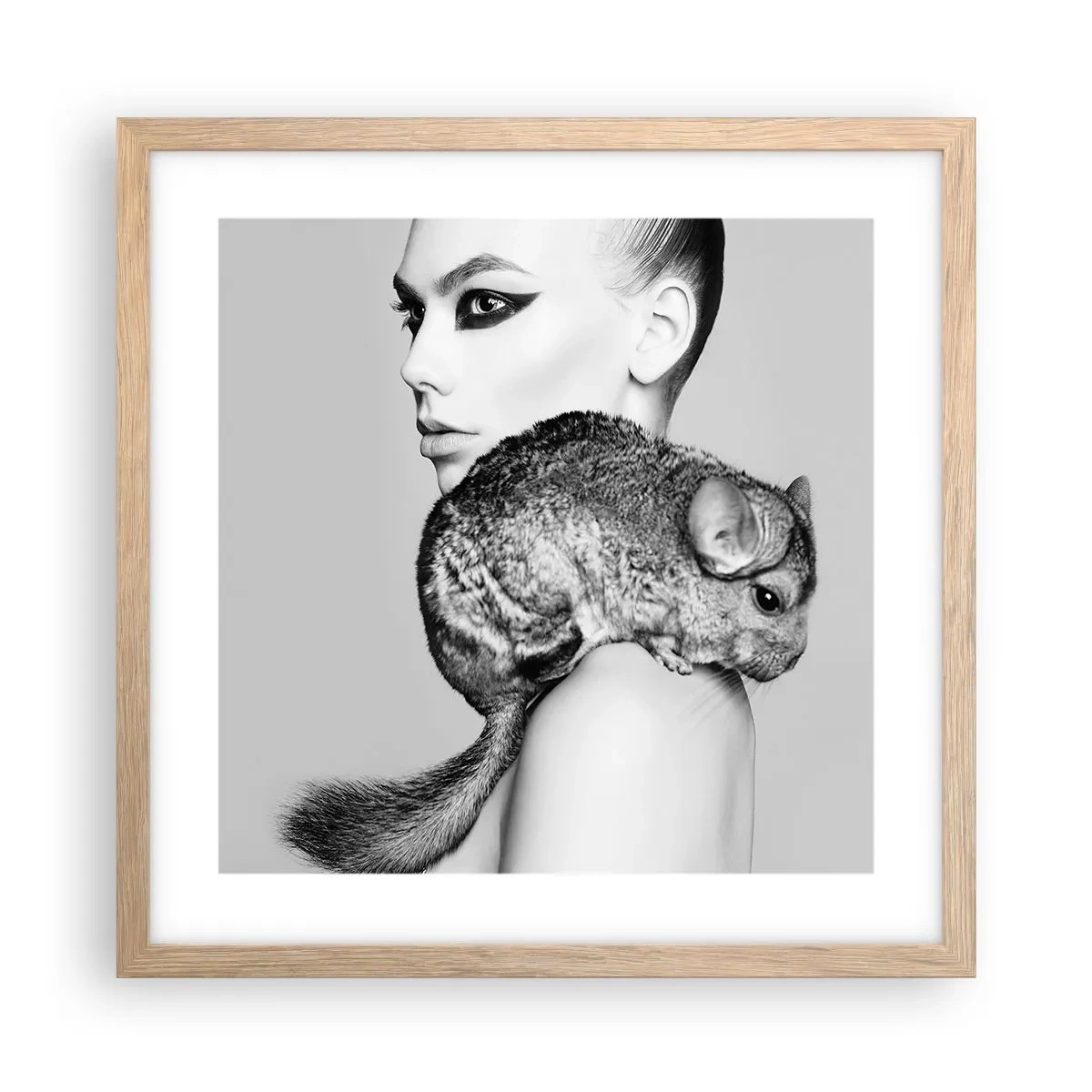 Een poster in een licht eiken lijst - Dame met een chinchilla - 40x40 cm