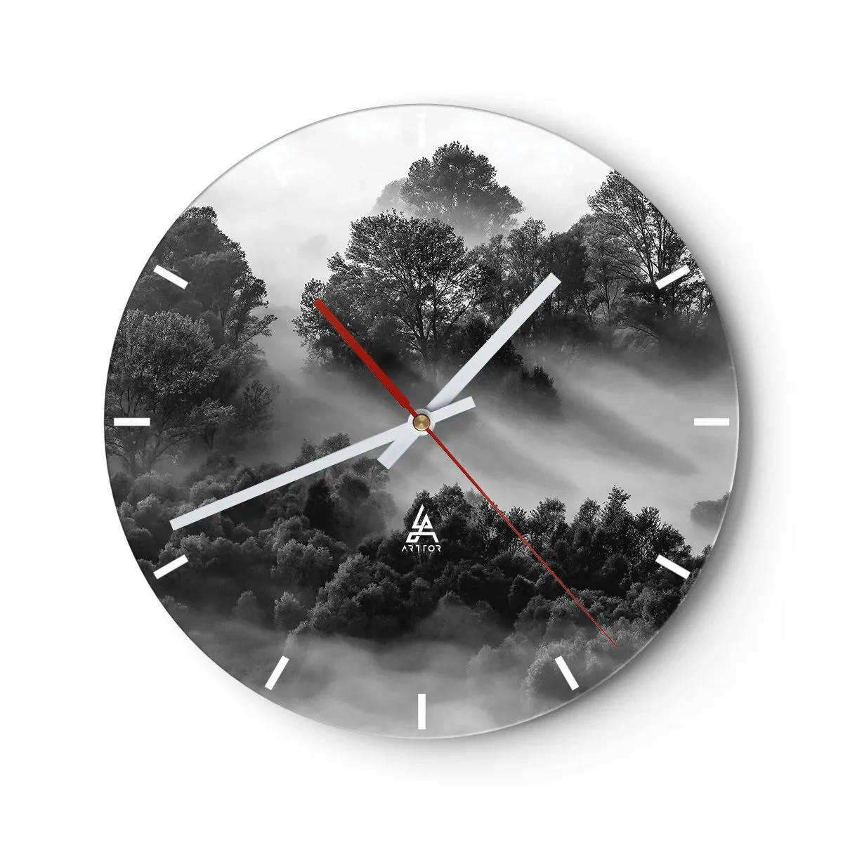 Wandklok - Klok - Zwart-wit berglandschap met mist in het bos - 30x30cm - Opstaand
