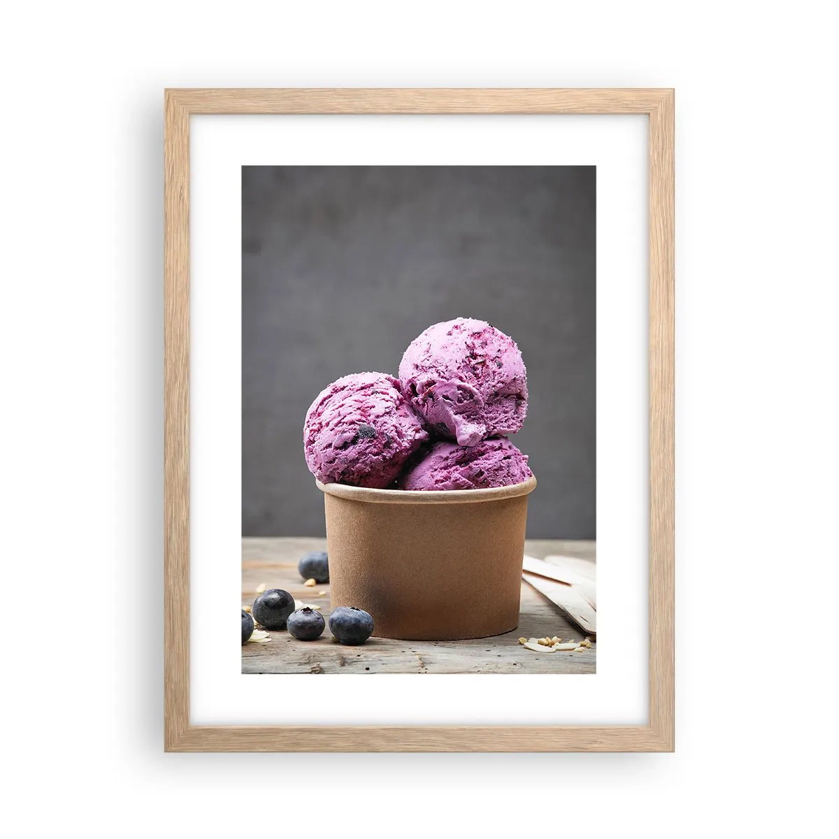 Een poster in een licht eiken lijst - Zoetheid en kou - 30x40 cm