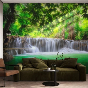 Zelfklevend Fotobehang Deluxe Sticker - Een waterval in het groen - Landschap, Waterval, Nationaal Park - 100x70 cm