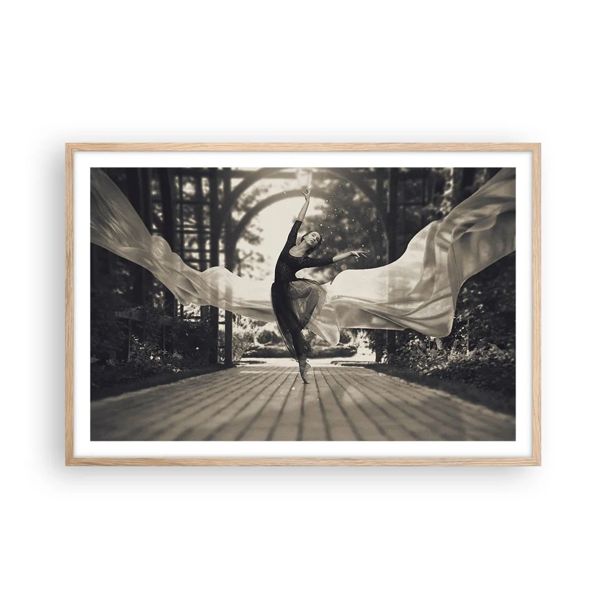 Een poster in een licht eiken lijst - De dans van de tuingeest - 91x61 cm