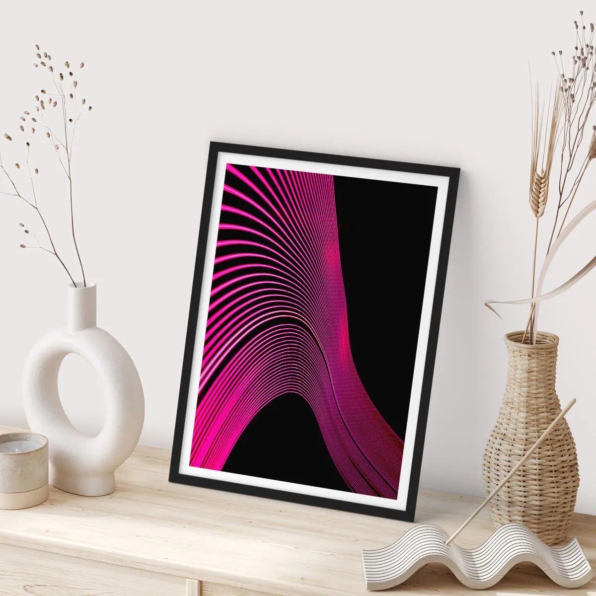 Poster in een zwarte lijst - Dynamische roze lijnen op een zwarte achtergrond - 50x70cm - Avenue van licht - Moderne wanddecoratie voor woonkamer en slaapkamer ARTTOR