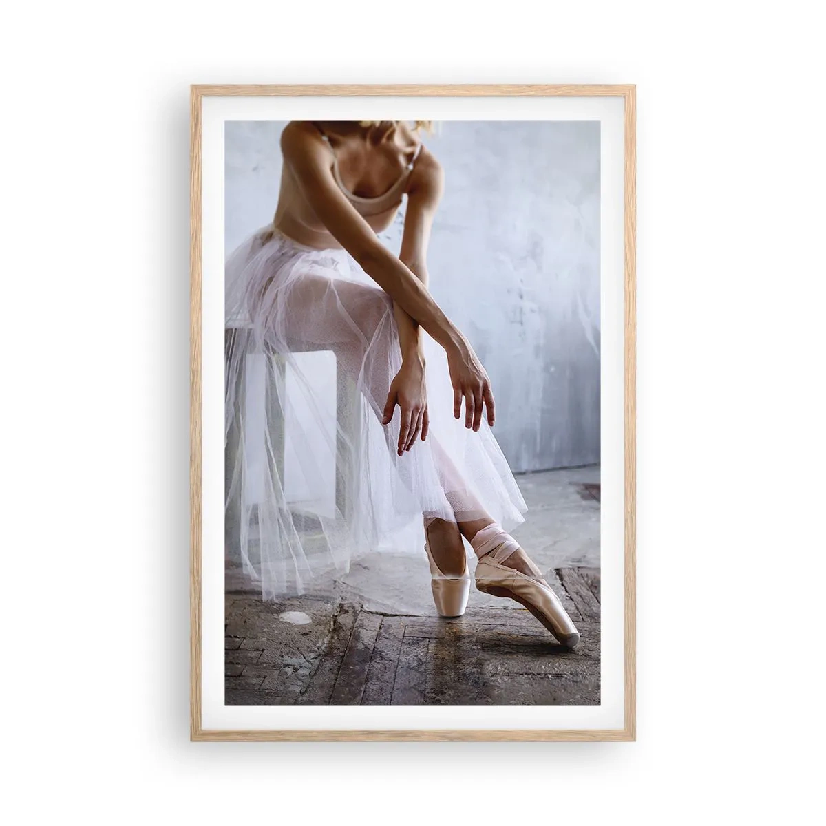 Een poster in een licht eiken lijst - Voordat de oprijlichten schijnen - 61x91 cm