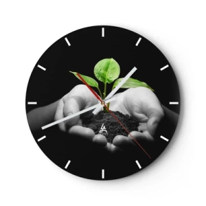 Wandklok - Klok - Een groene spruit in de handen op een zwarte achtergrond - 30x30cm - Ik hou van de natuur, ik bescherm haar - Moderne wanddecoratie voor woonkamer, keuken en slaapkamer ARTTOR