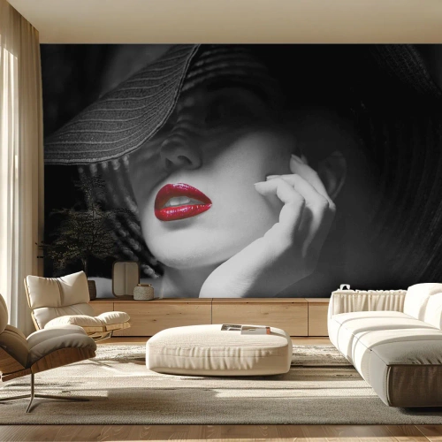 Zelfklevend Fotobehang Deluxe Sticker - Een studie in scharlaken - Vrouw, rode lippen, Mode - 450x315 cm