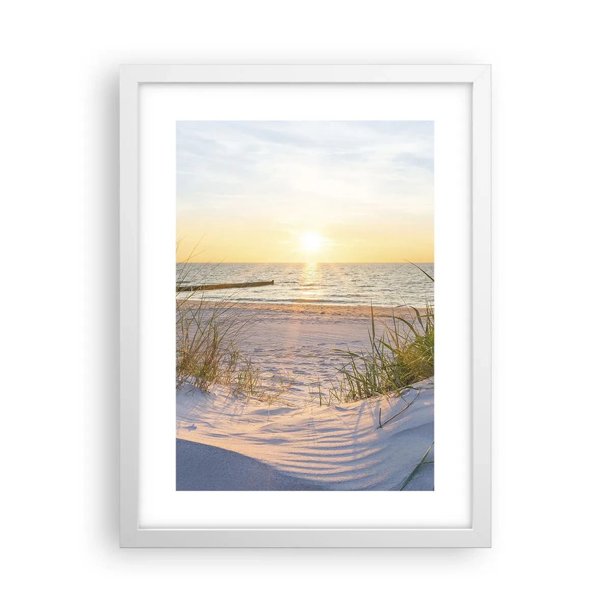 Poster in een witte lijst - Het geluid van de zee, het zingen van vogels, een wild strand tussen het gras... - 30x40 cm