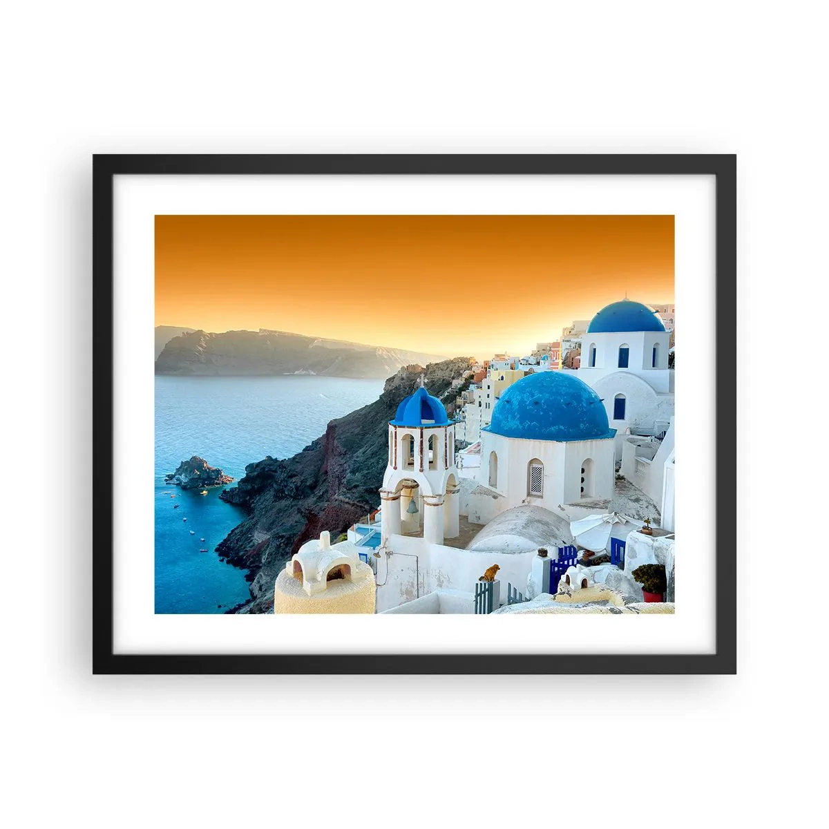 Poster in een zwarte lijst - Santorini - genesteld tegen de rotsen - 50x40 cm