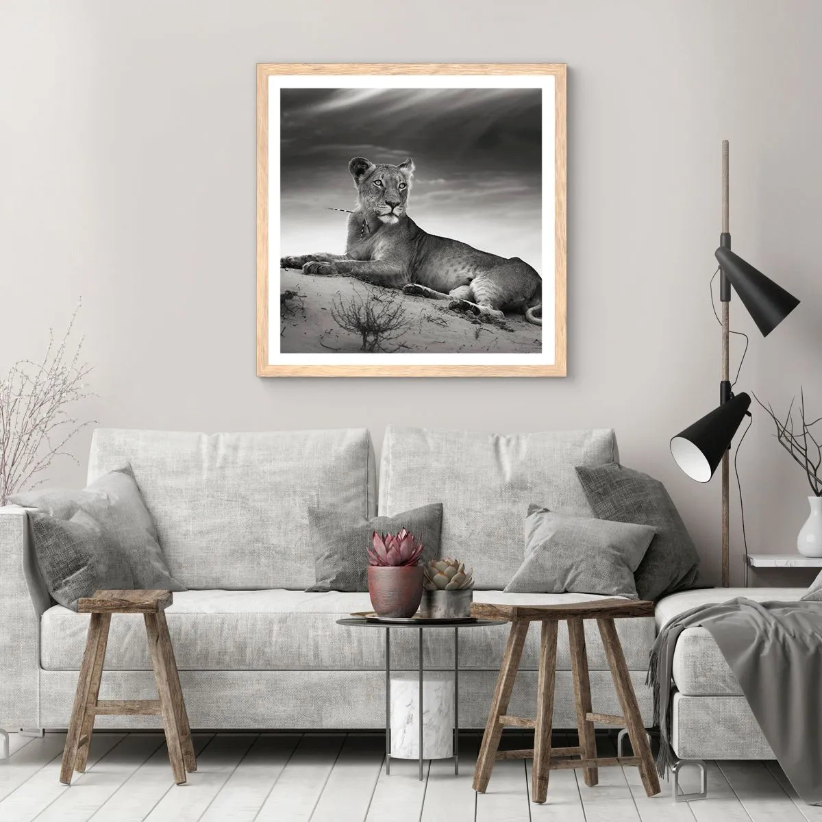 Een poster in een licht eiken lijst - De koningin van de woestijn rust - 60x60 cm