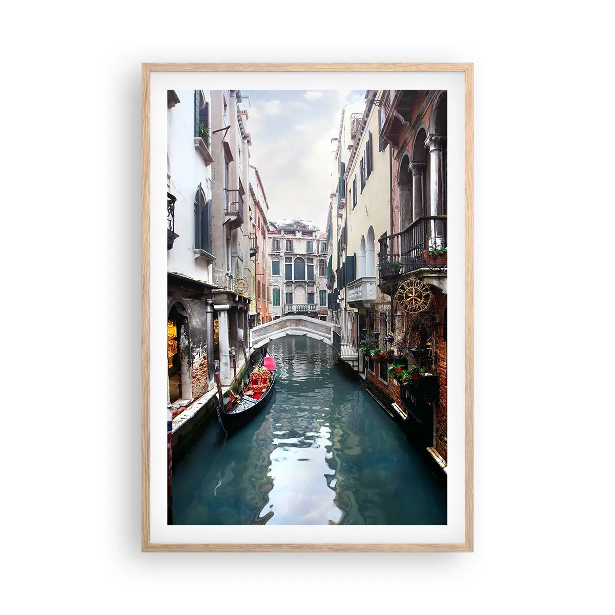 Een poster in een licht eiken lijst - Venetiaans landschap met een gondel en een brug - 61x91 cm