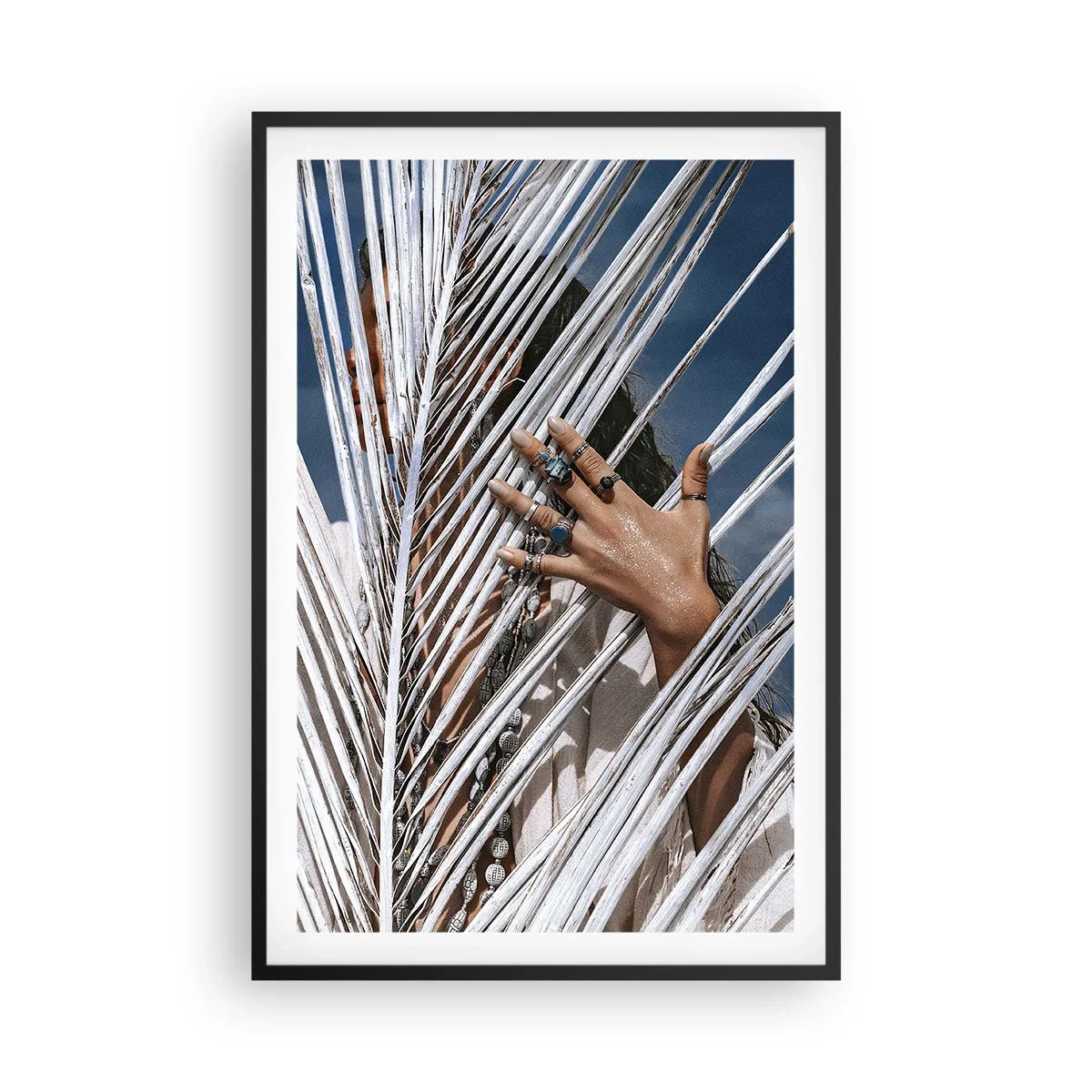Poster in een zwarte lijst - Het meisje van de sjamaan? - 61x91 cm