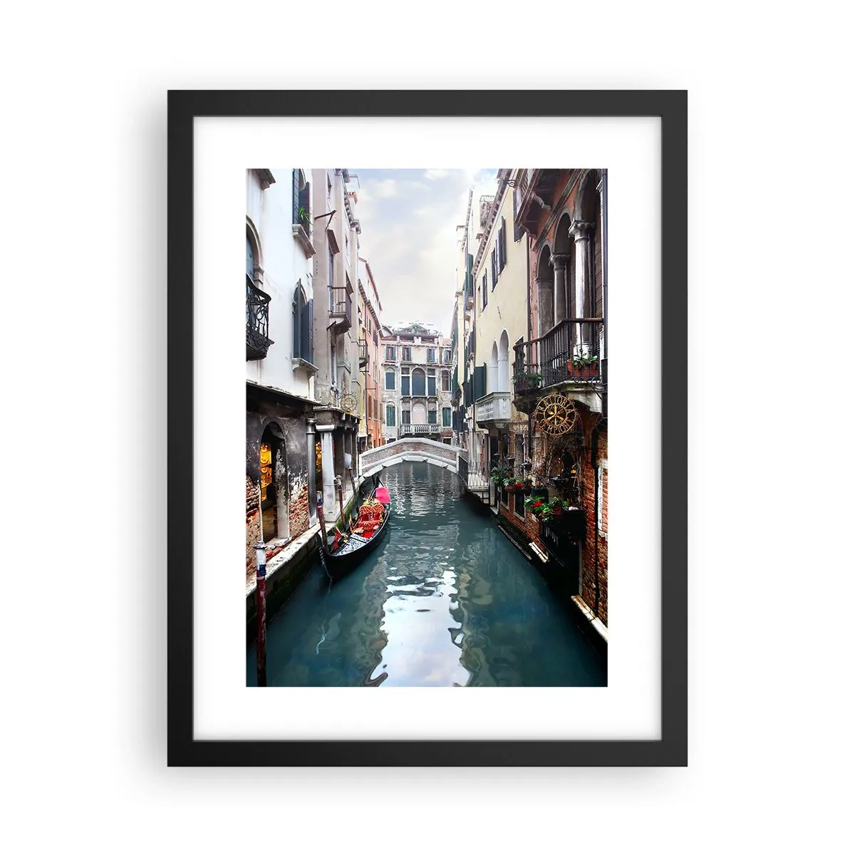 Poster in een zwarte lijst - Venetiaans landschap met een gondel en een brug - 30x40 cm