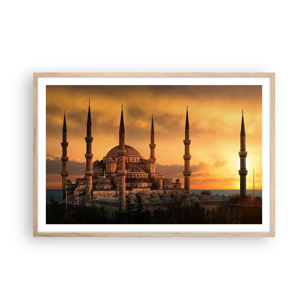 Een poster in een licht eiken lijst - God is geweldig - 91x61 cm