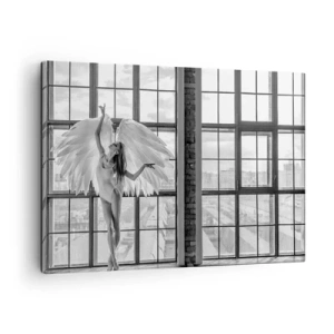 Schilderen op canvas - Een vrouw met engelenvleugels tegen de achtergrond van een loftraam - 70x50cm - Stad der Engelen? - Moderne wanddecoratie voor woonkamer en slaapkamer ARTTOR