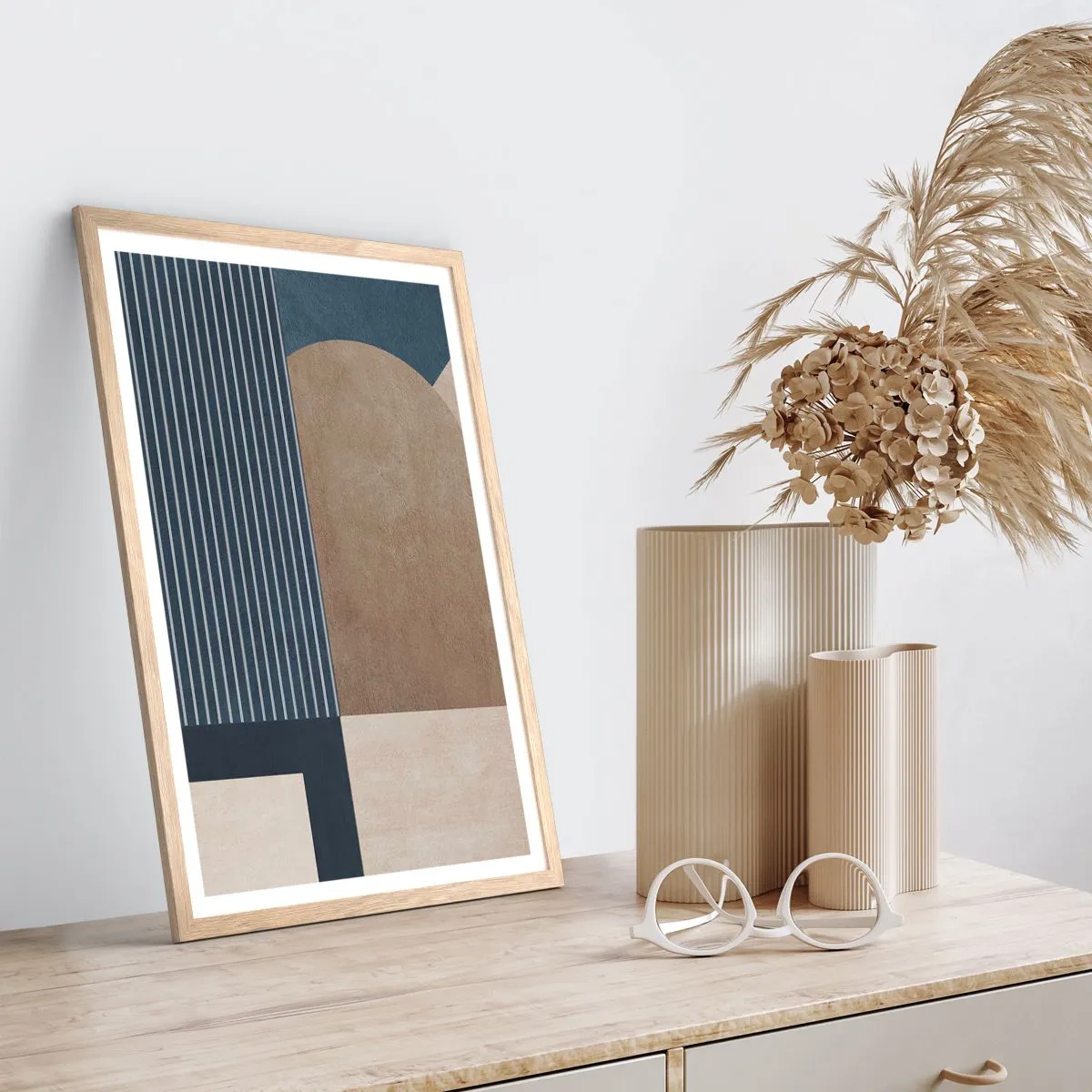 Een poster in een licht eiken lijst - Een compositie van eenvoud en rondheid - 40x50 cm