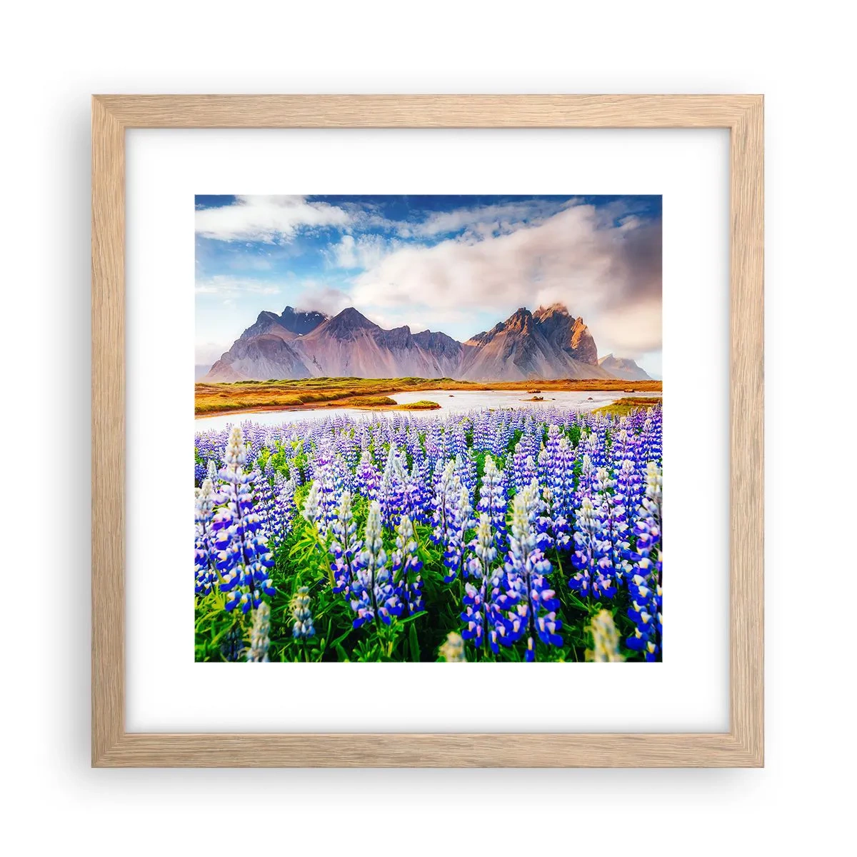 Een poster in een licht eiken lijst - Kracht en soberheid naast zachtheid - 30x30 cm