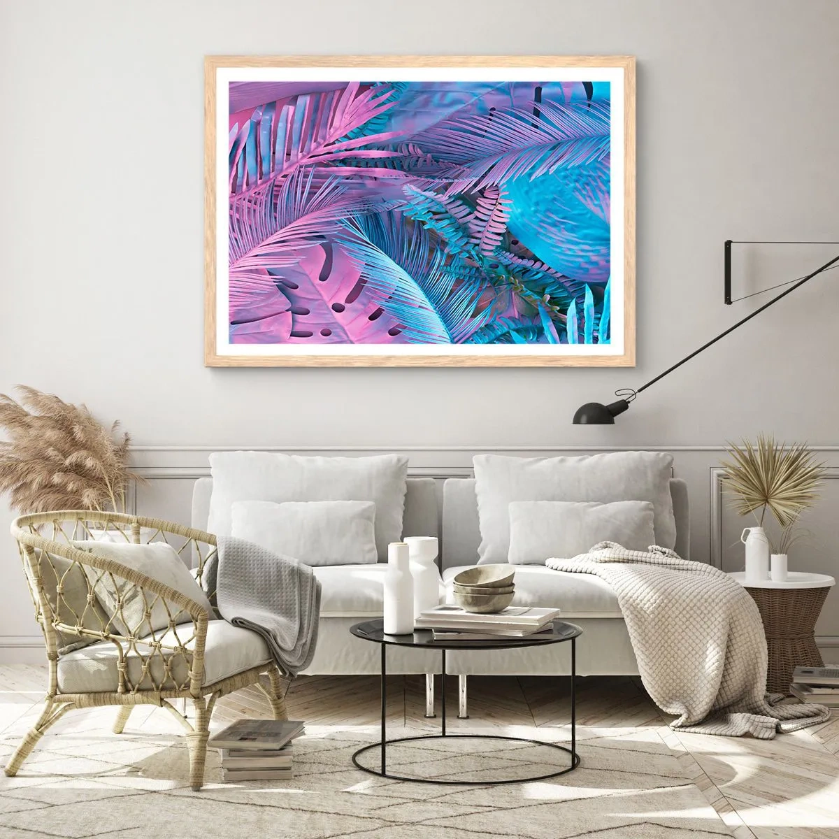 Een poster in een licht eiken lijst - Tropen in roze en blauw - 100x70 cm