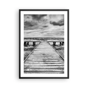 Poster in een zwarte lijst - Een zwart-witte houten pier boven een stormachtige zee - 50x70cm - Ik wacht tot de wind wegjaagt... - Moderne wanddecoratie voor woonkamer en slaapkamer ARTTOR