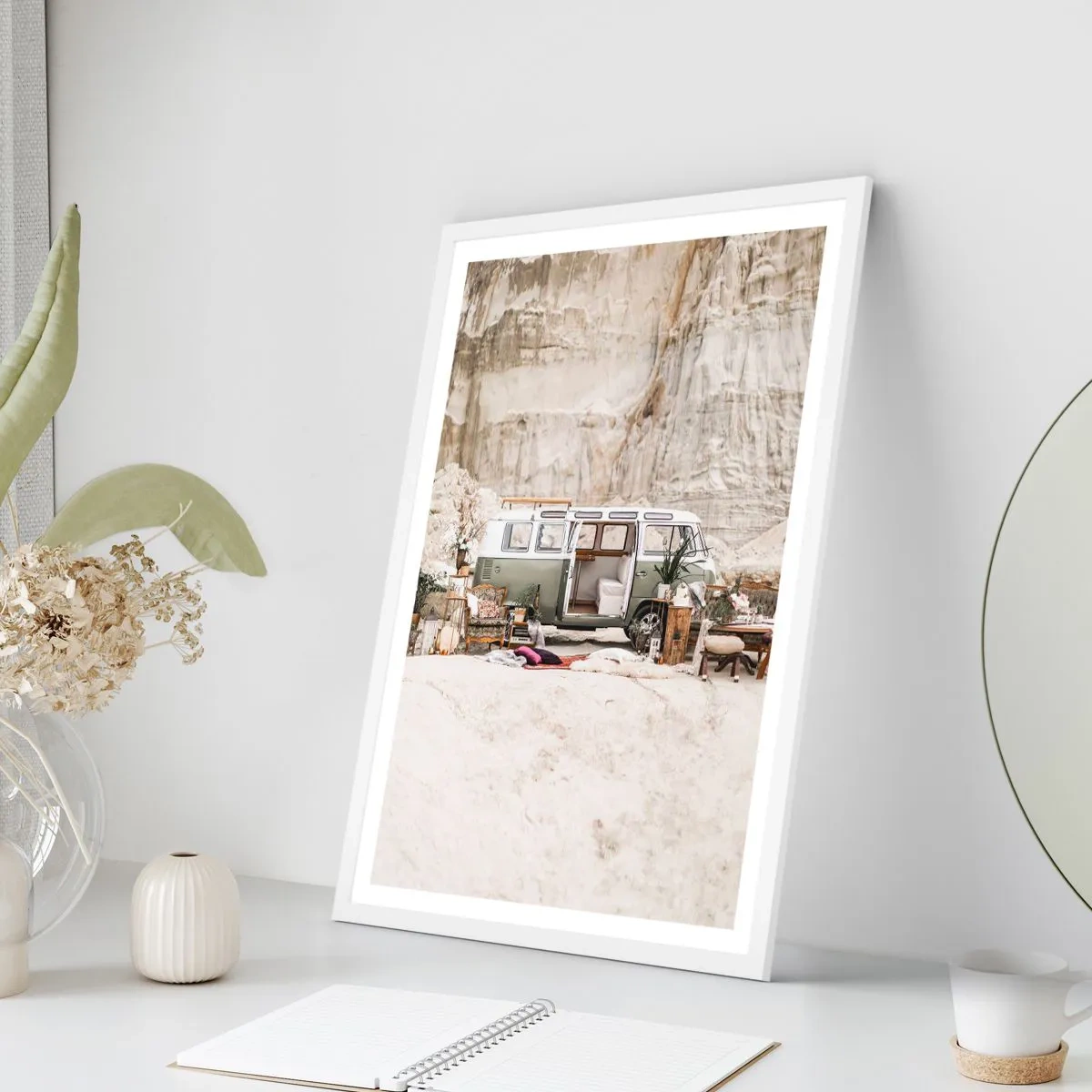 Poster in een witte lijst - Er is de tijd om aan de reis te beginnen - 70x100 cm