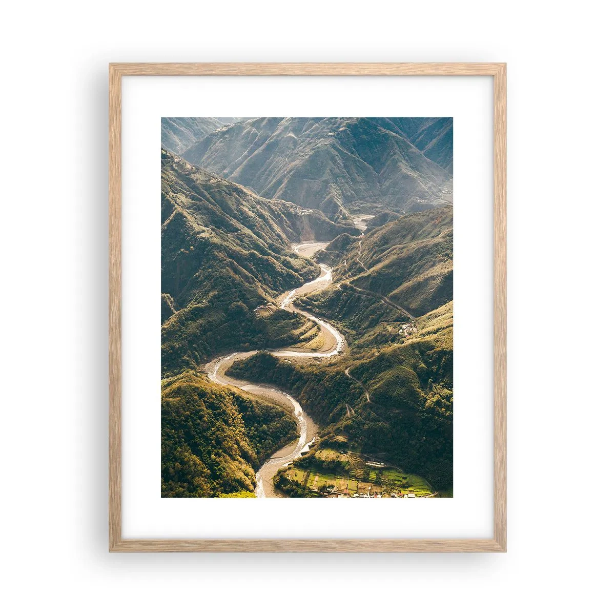 Een poster in een licht eiken lijst - Recht uit het hart van de bergen - 40x50 cm