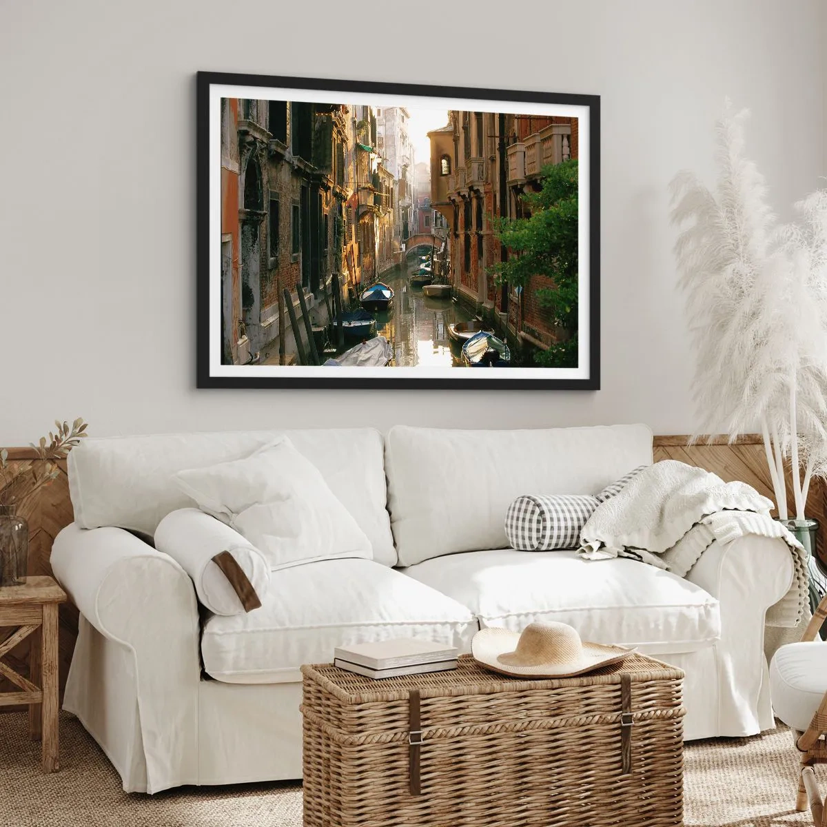 Poster in een zwarte lijst - In een Venetiaans steegje - 70x50 cm