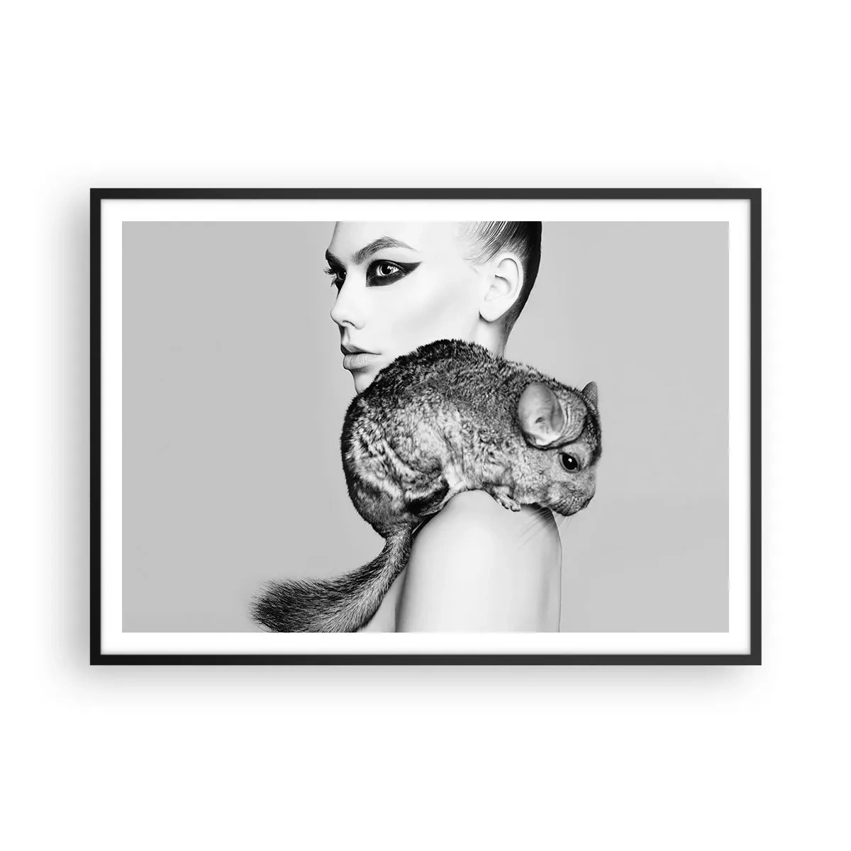Poster in een zwarte lijst - Dame met een chinchilla - 100x70 cm