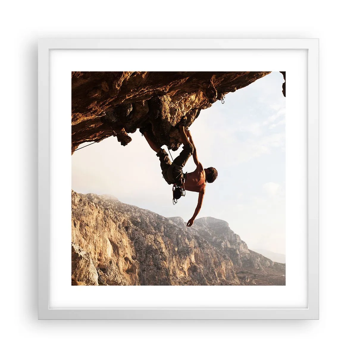 Poster in een witte lijst - De wereld gekrompen in een hand op een rotsblok  - 40x40 cm