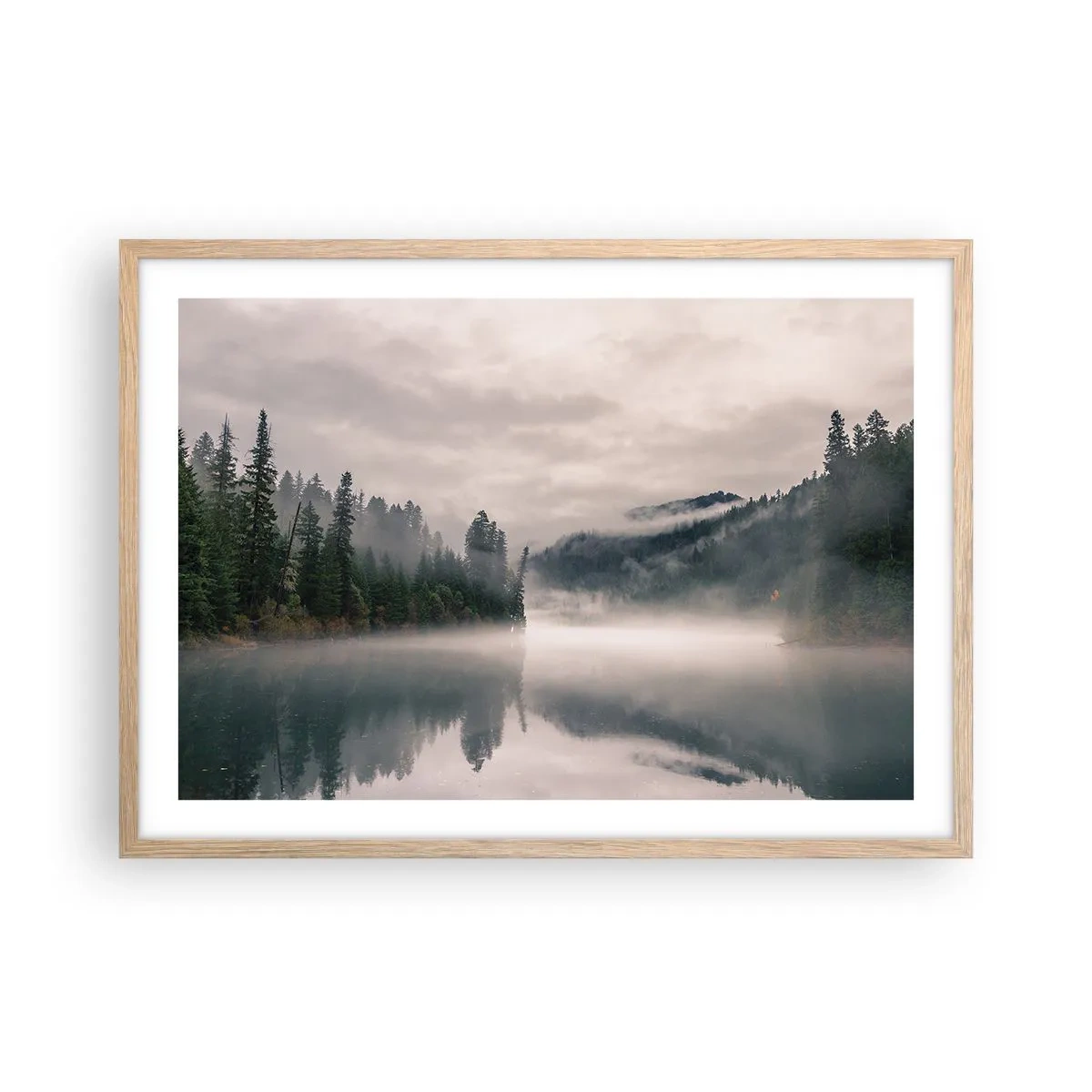 Een poster in een licht eiken lijst - In reflectie, in de mist - 70x50 cm