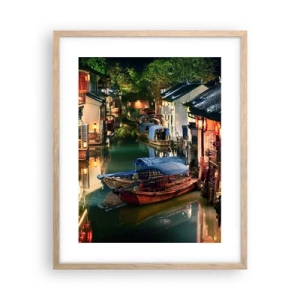 Een poster in een licht eiken lijst - Een avond op een Chinese straat - 40x50 cm