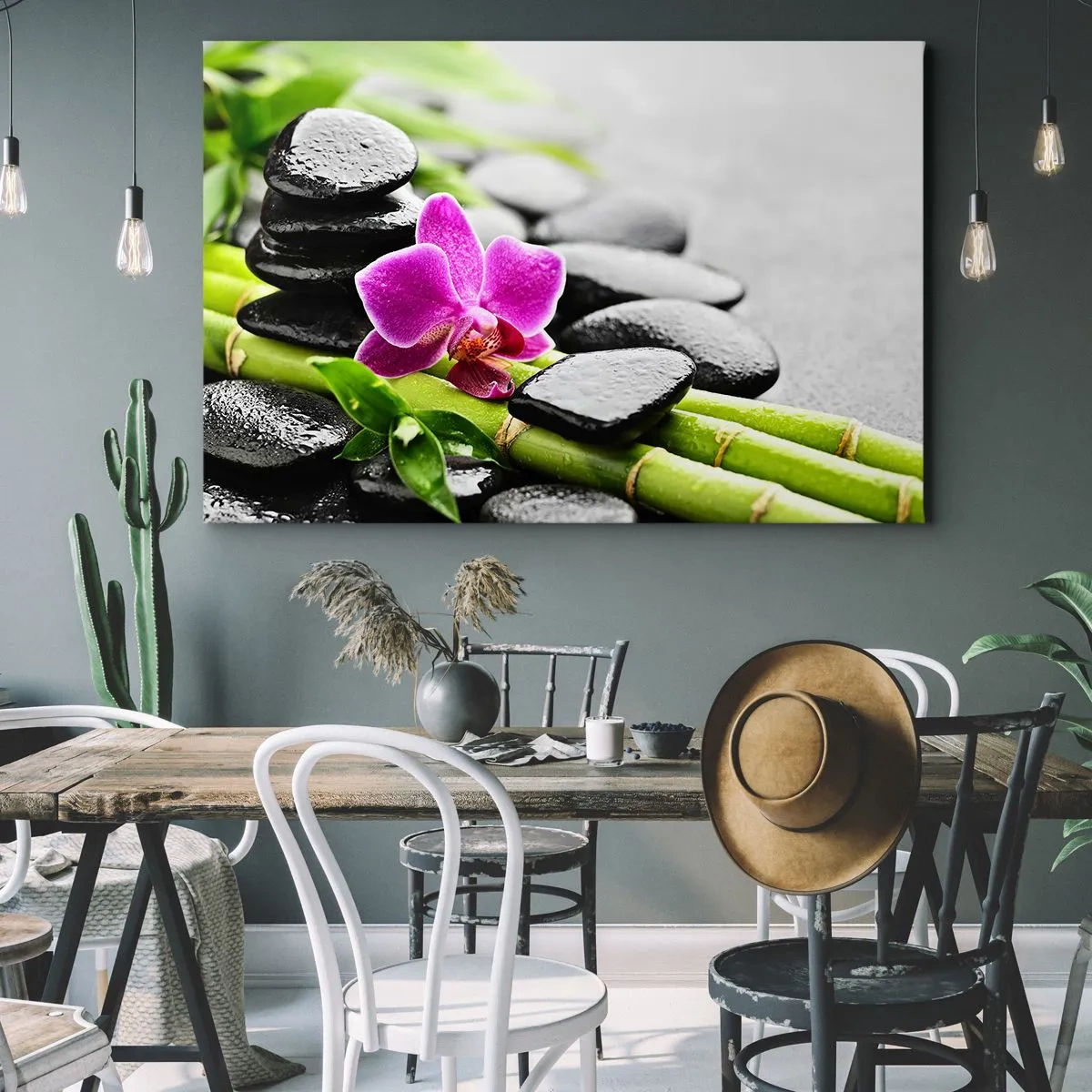 Schilderen op canvas - Paarse orchidee, zwarte stenen en bamboe in een rustige compositie - 70x50cm - In een vrede evenwicht - Moderne wanddecoratie voor woonkamer en slaapkamer ARTTOR
