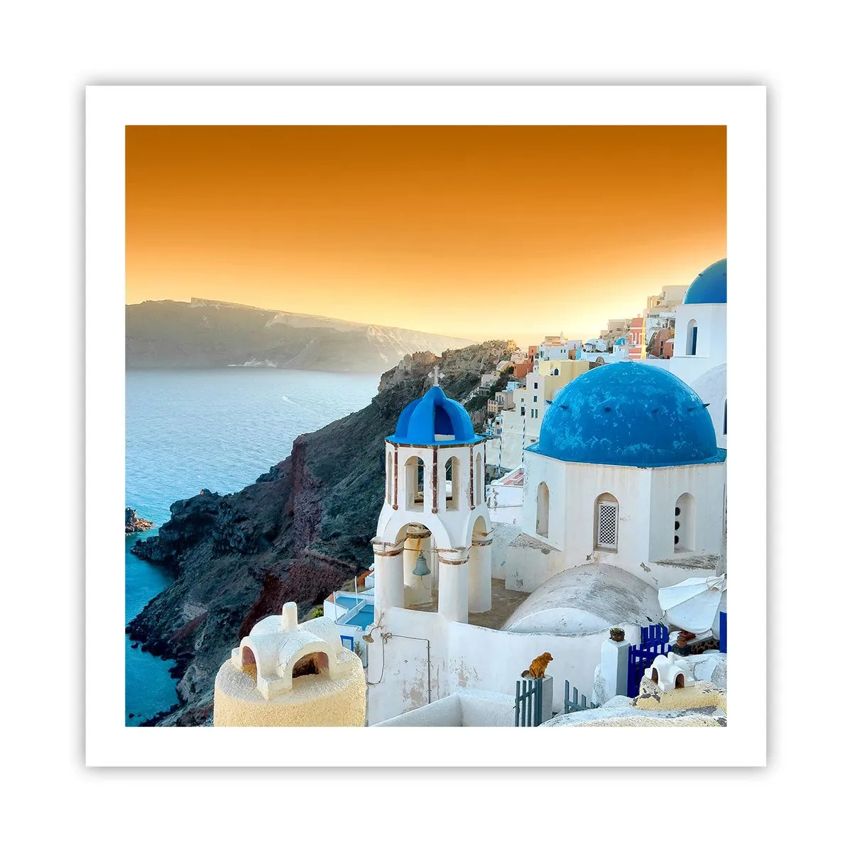 Poster - Santorini - genesteld tegen de rotsen - 60x60 cm