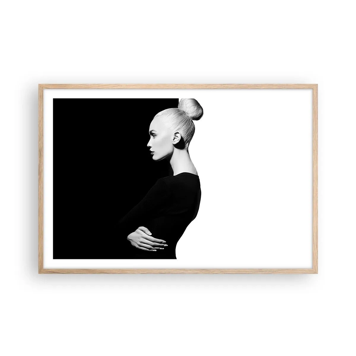 Een poster in een licht eiken lijst - Gewoon een vrouw - 91x61 cm