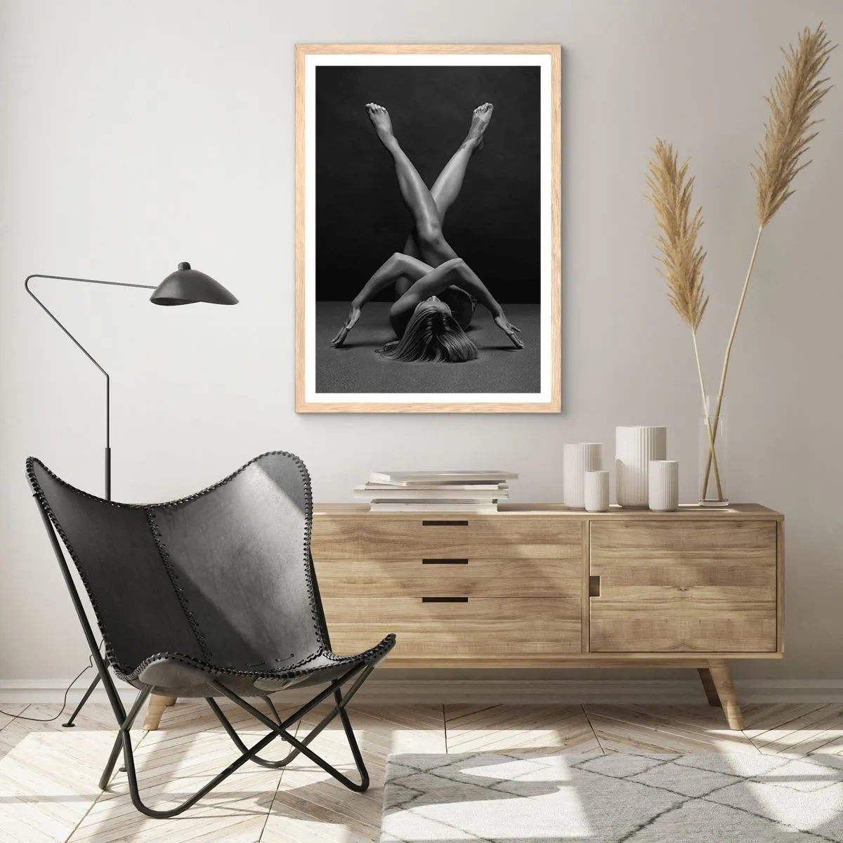 Een poster in een licht eiken lijst - De geometrie van naaktheid - 70x100 cm