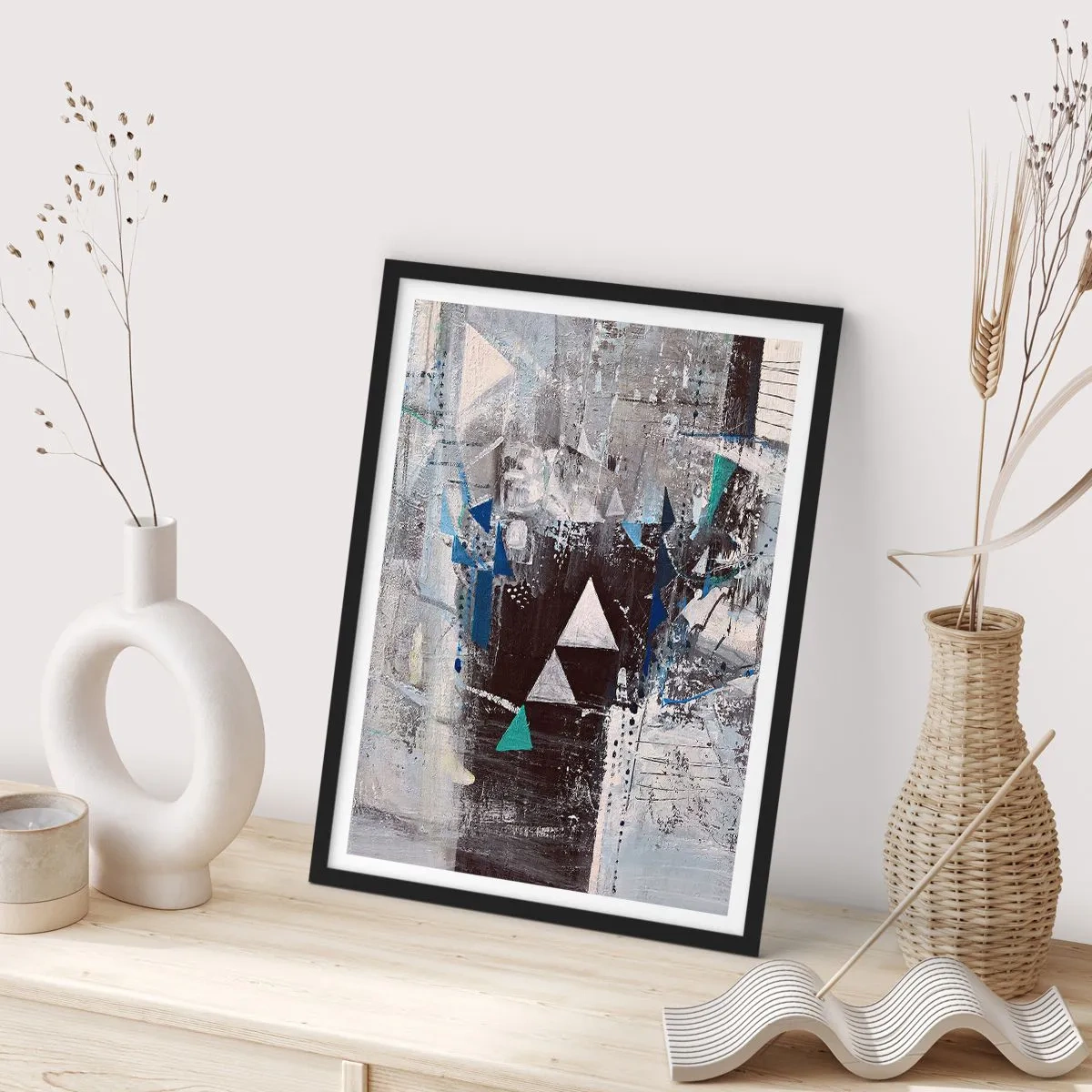 Poster in een zwarte lijst - Overschrijvende volgorde van driehoeken - 61x91 cm