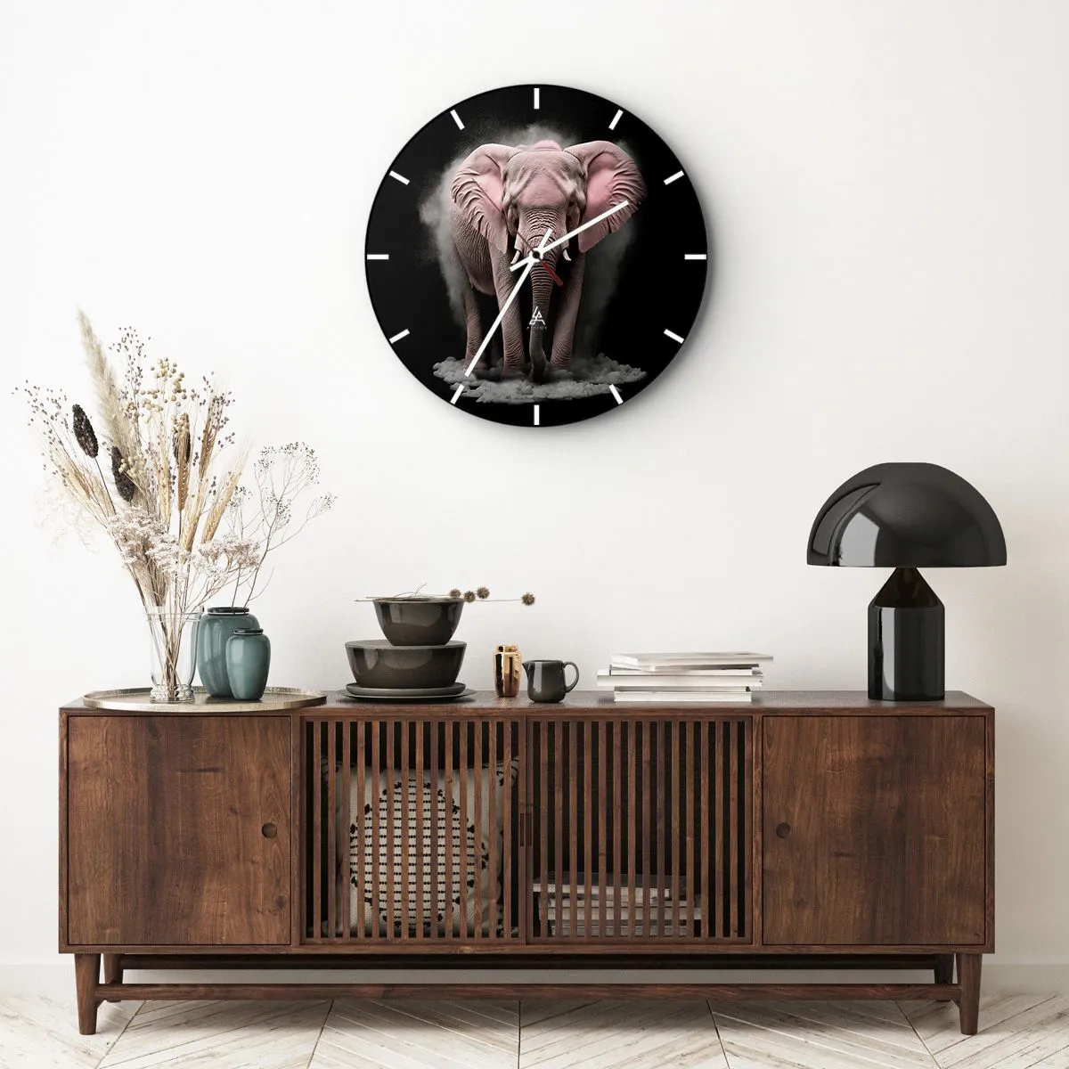 Wandklok - Klok - Een roze olifant op een zwarte achtergrond omgeven door mist - 30x30cm - Denk niet aan een roze olifant! - Moderne wanddecoratie voor woonkamer, keuken en slaapkamer ARTTOR