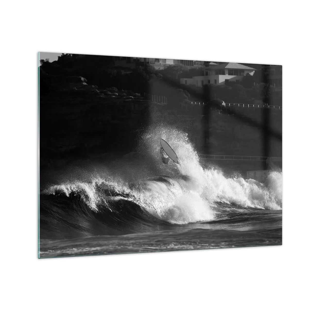Schilderen op glas - Een surfer die op een golf rijdt, vastgelegd op een zwart-witfoto - 70x50cm - Uitdaging aanvaard! - Moderne wanddecoratie voor woonkamer en slaapkamer ARTTOR