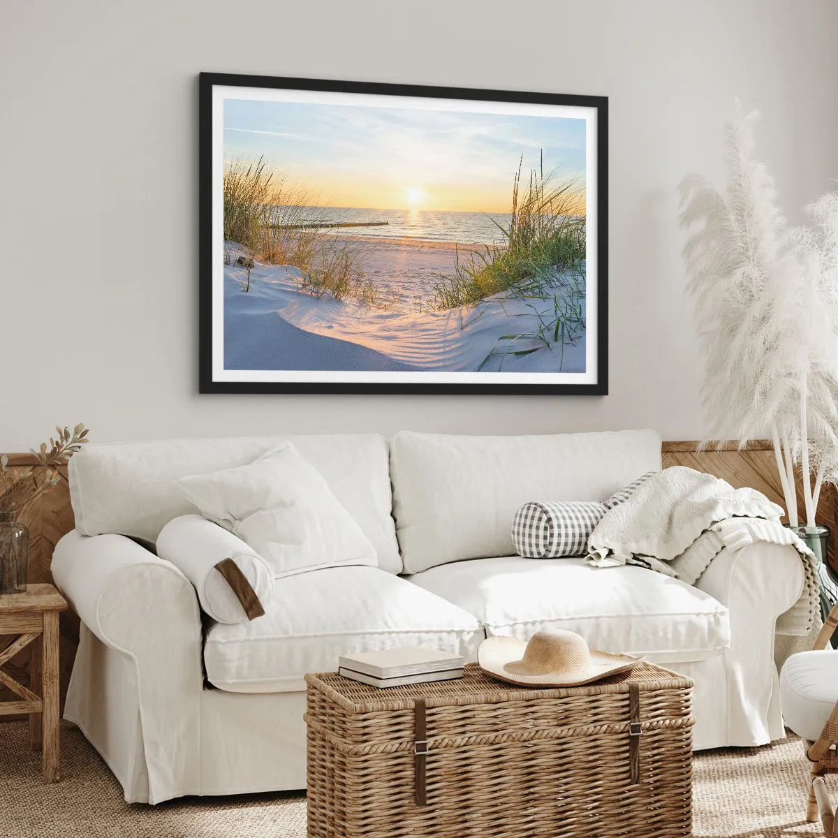 Poster in een zwarte lijst - Het geluid van de zee, het zingen van vogels, een wild strand tussen het gras... - 50x40 cm