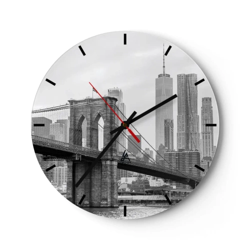 Wandklok - Klok - Brooklyn Bridge tegen de skyline van de stad in zwart-wit - 30x30cm - New Yorkse sfeer - Moderne wanddecoratie voor woonkamer, keuken en slaapkamer ARTTOR