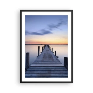 Poster in een zwarte lijst - Pier aan het meer bij zonsondergang - 50x70cm - De rust van een serene schemering - Moderne wanddecoratie voor woonkamer en slaapkamer ARTTOR