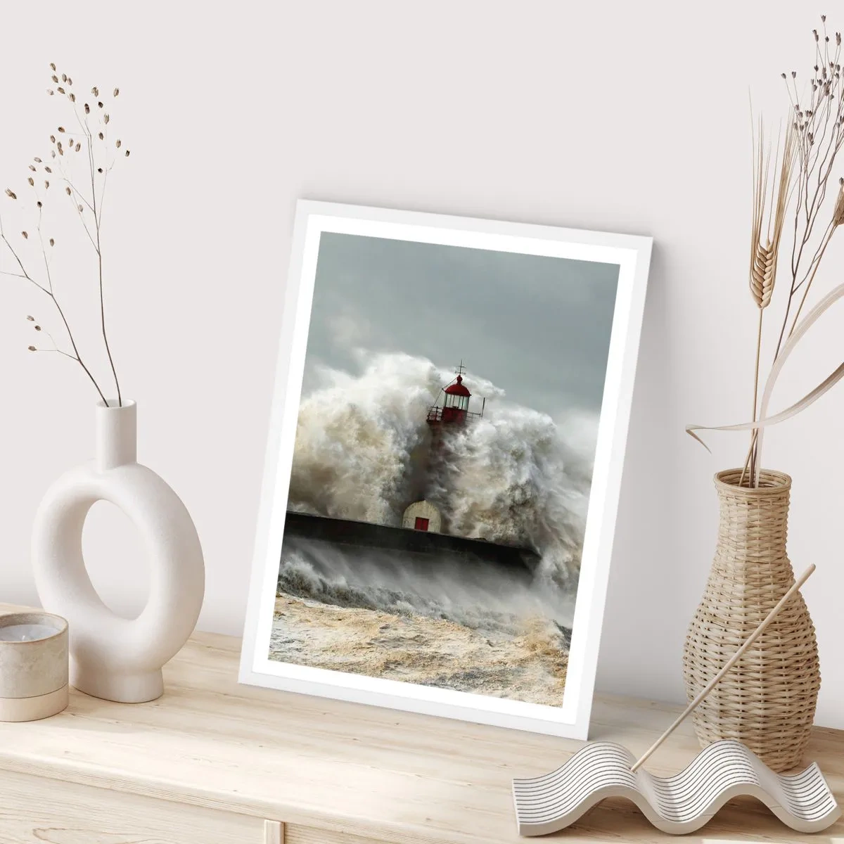 Poster in een witte lijst - De woede van de oceaan - 70x100 cm