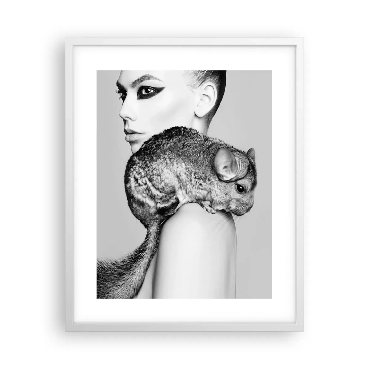 Poster in een witte lijst - Dame met een chinchilla - 40x50 cm